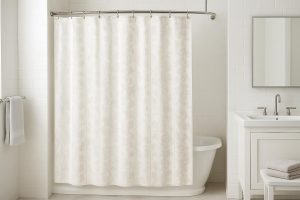 Découvrez les dimensions standards des rideaux de douche pour trouver celui qui s'adaptera parfaitement à votre salle de bain. Notre guide vous aide à choisir la taille idéale pour allier style et fonctionnalité.