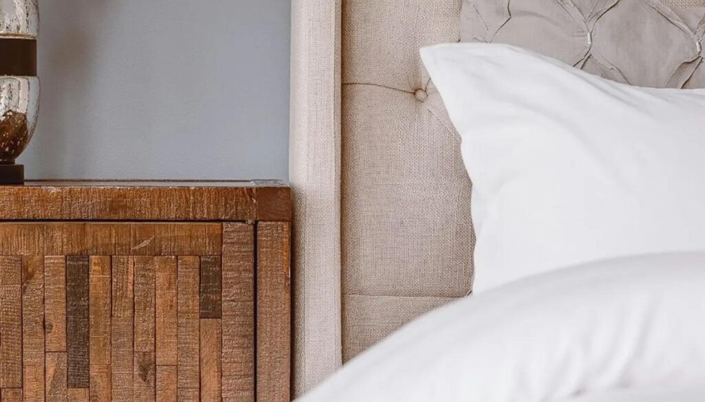 Tête de lit tendance : les idées qui transforment la chambre en un clin d’œil