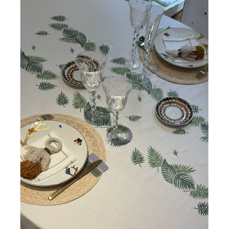 La nappe de table brodée: un détail du quotidien qui change l’atmosphère